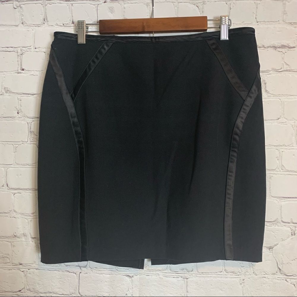Is Byer | Black midi skirt | size 11